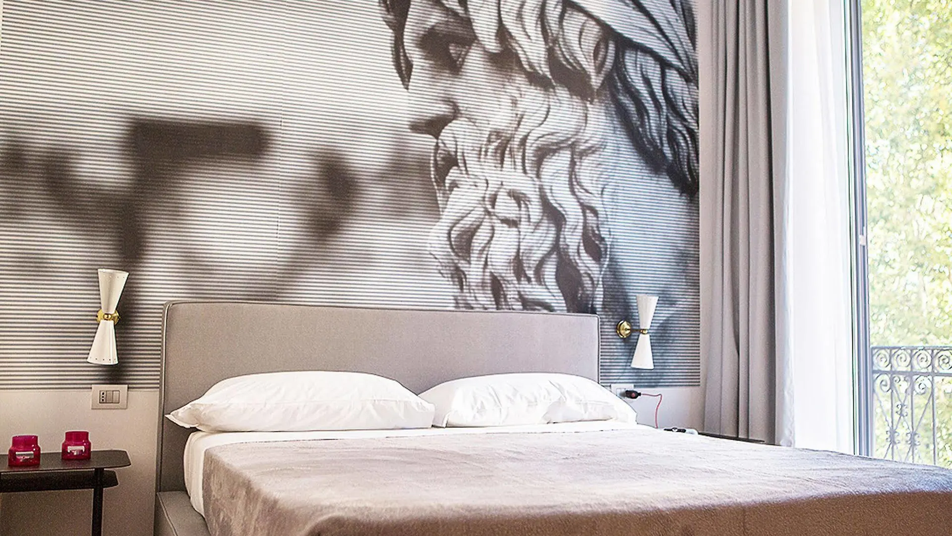 Milizie 76 Gallery Rom Italien